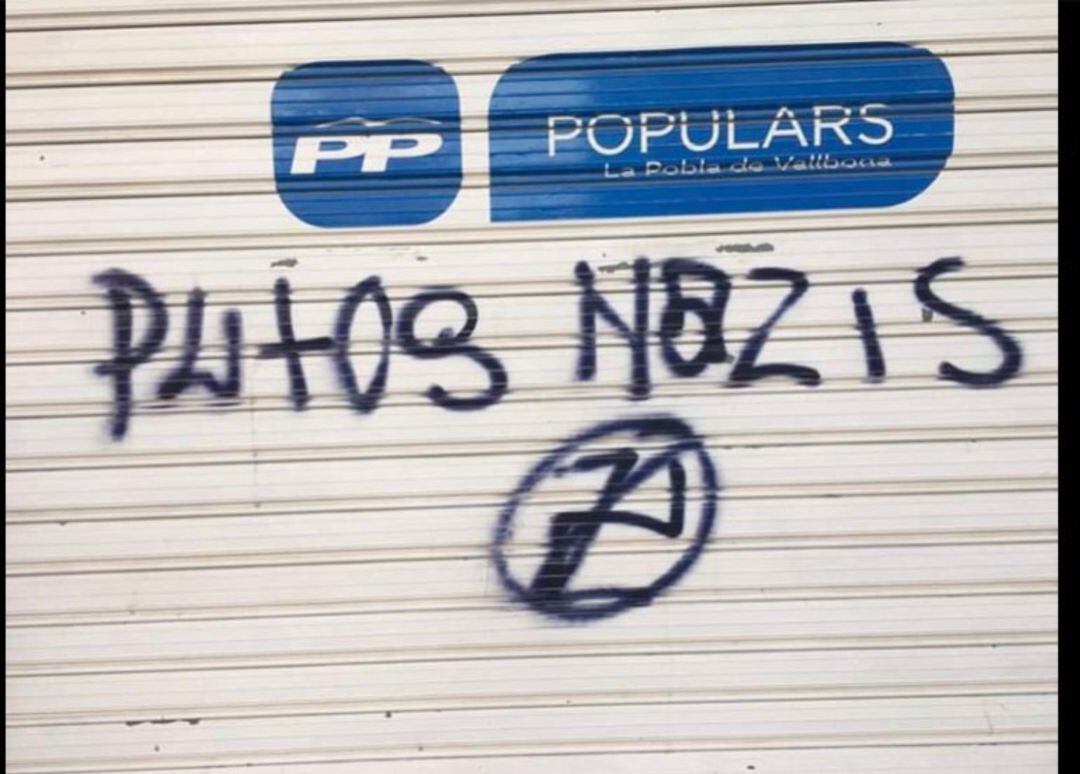 Pintada que denuncia el PP de Valencia en una de sus sedes.