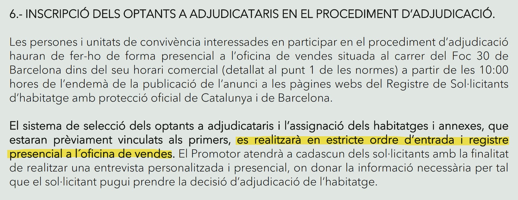 Extracto de la convocatoria oficial de adjudicación de los 24 pisos del edificio París de La Marina del Prat Vermell, donde se especifica que el reparto se hará por orden de llegada a las oficinas.