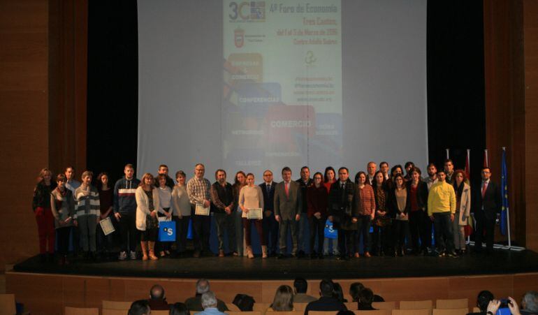 Imagen de la entrega de ayudas directas en el auditorio del Centro Cultural Adolfo Suárez