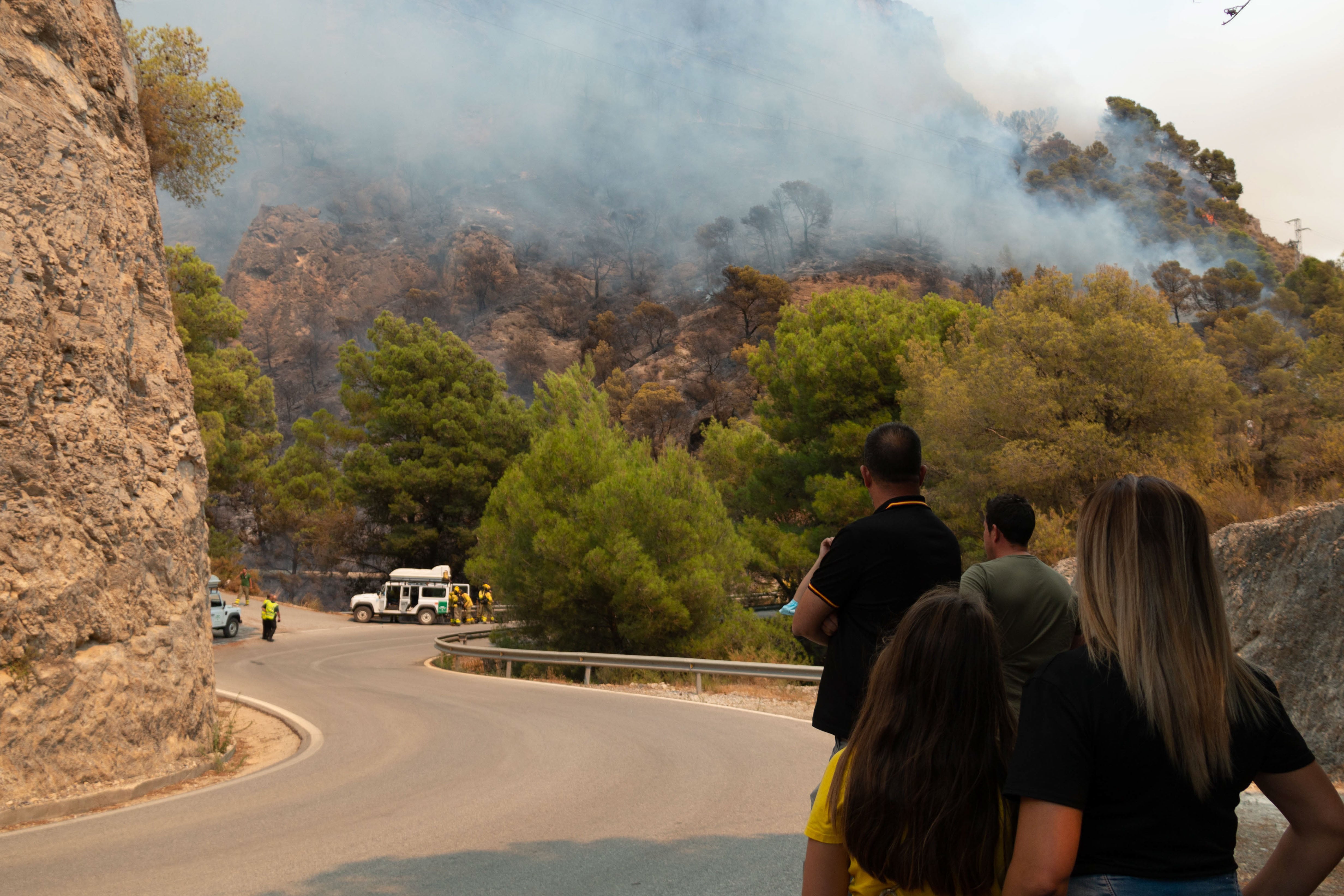 El incendio forestal comenzó el jueves en un paraje de Los Guájares, en la Costa Tropical de Granada.