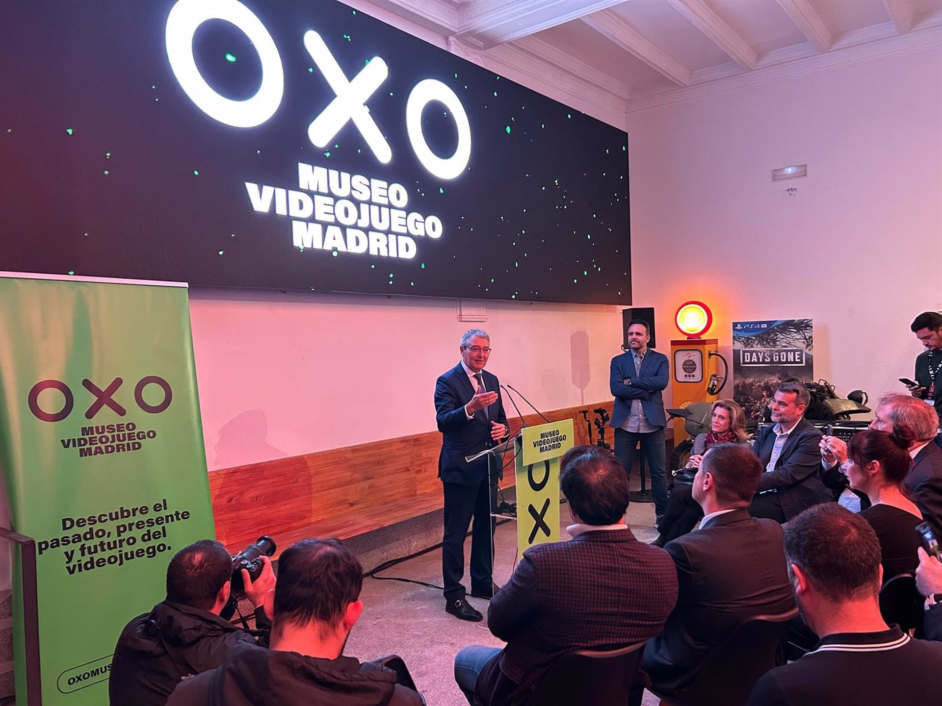 El presidente de la Diputación, Francisco Salado, en la inauguración de OXO Museo del Videojuego Madrid