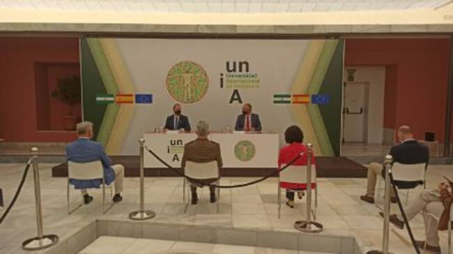 Un instante de la presentación de los cursos de verano.