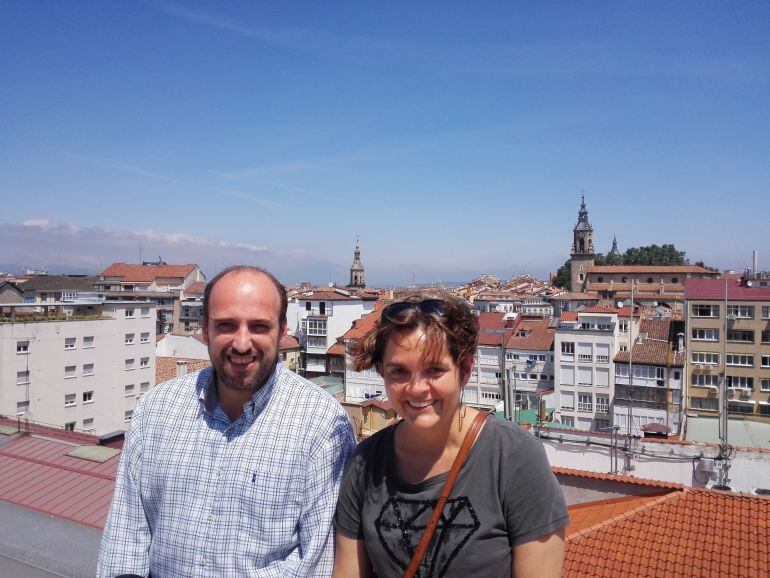 El director del III Foro de Innovación en la Educación de Álava, Lucas Irigoyen y la directora de la ikastola Ikasbidea, María Morón.
