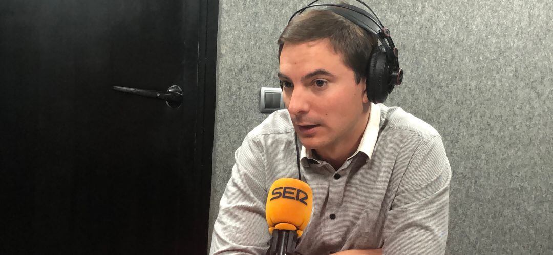 El alcalde de Soto del Real, Juan Lobato en los estudios de la Cadena SER