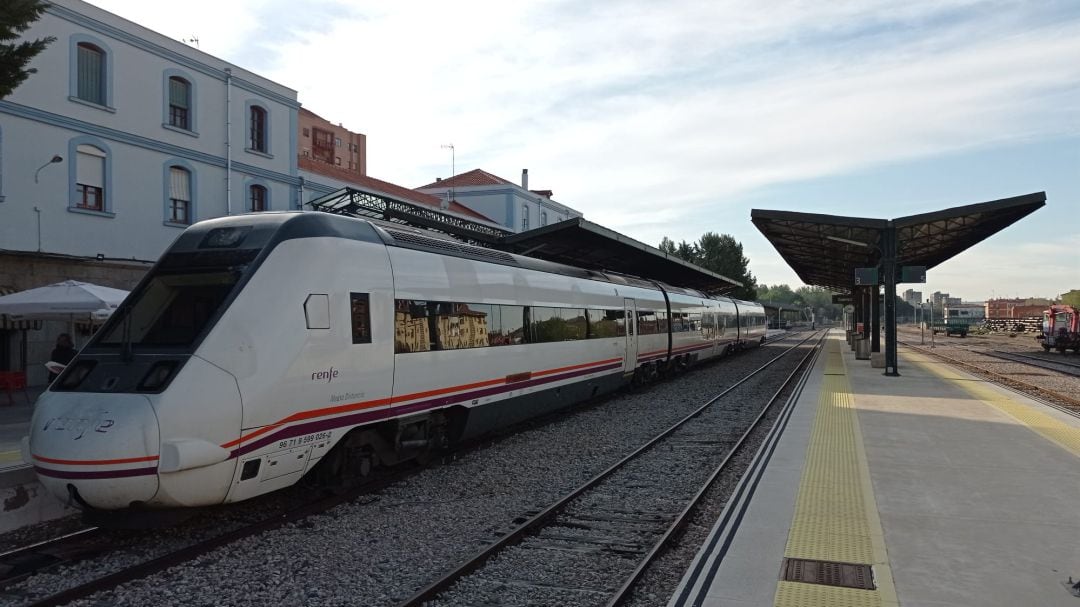 Tren en la estación de Cuenca