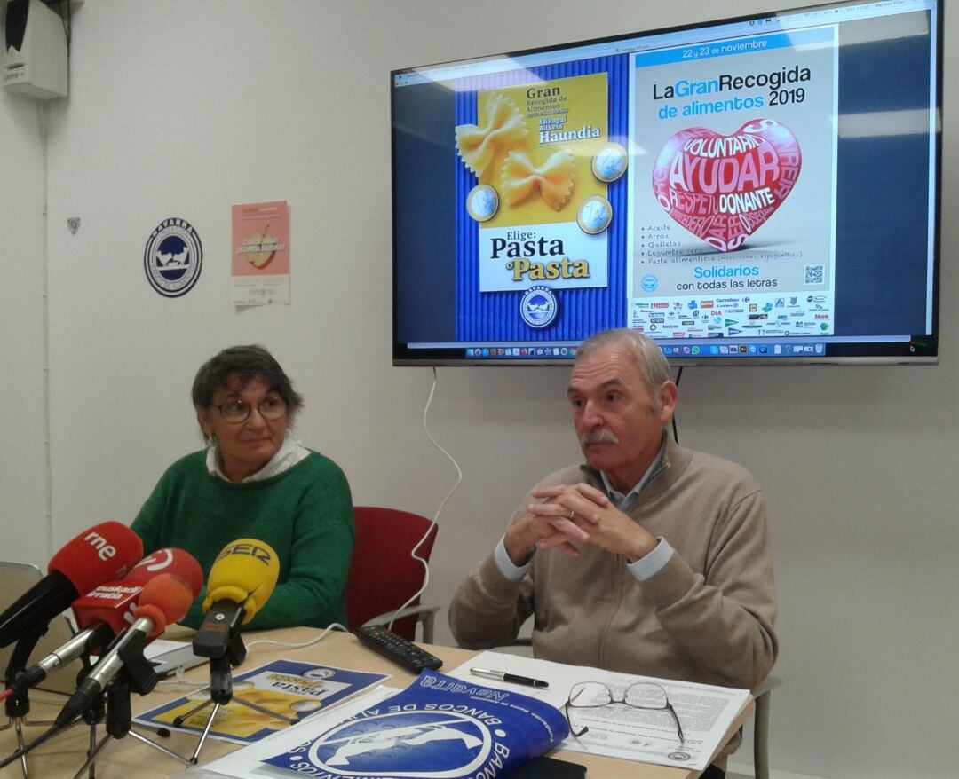 Marisol Villar Lecumberri, coordinadora de la Gran Recogida y Joaquín Fernández Eraso, presidente del Banco de Alimentos de Navarra.