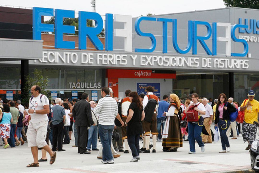 Entrada principal del recinto gijonés