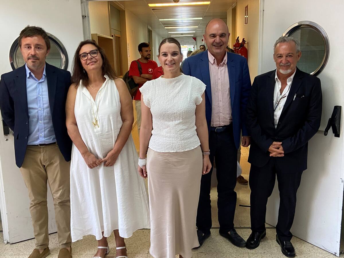 Prohens se compromete a calificar 'de difícil cobertura' las plazas de oncología para atraer profesionales a Ibiza