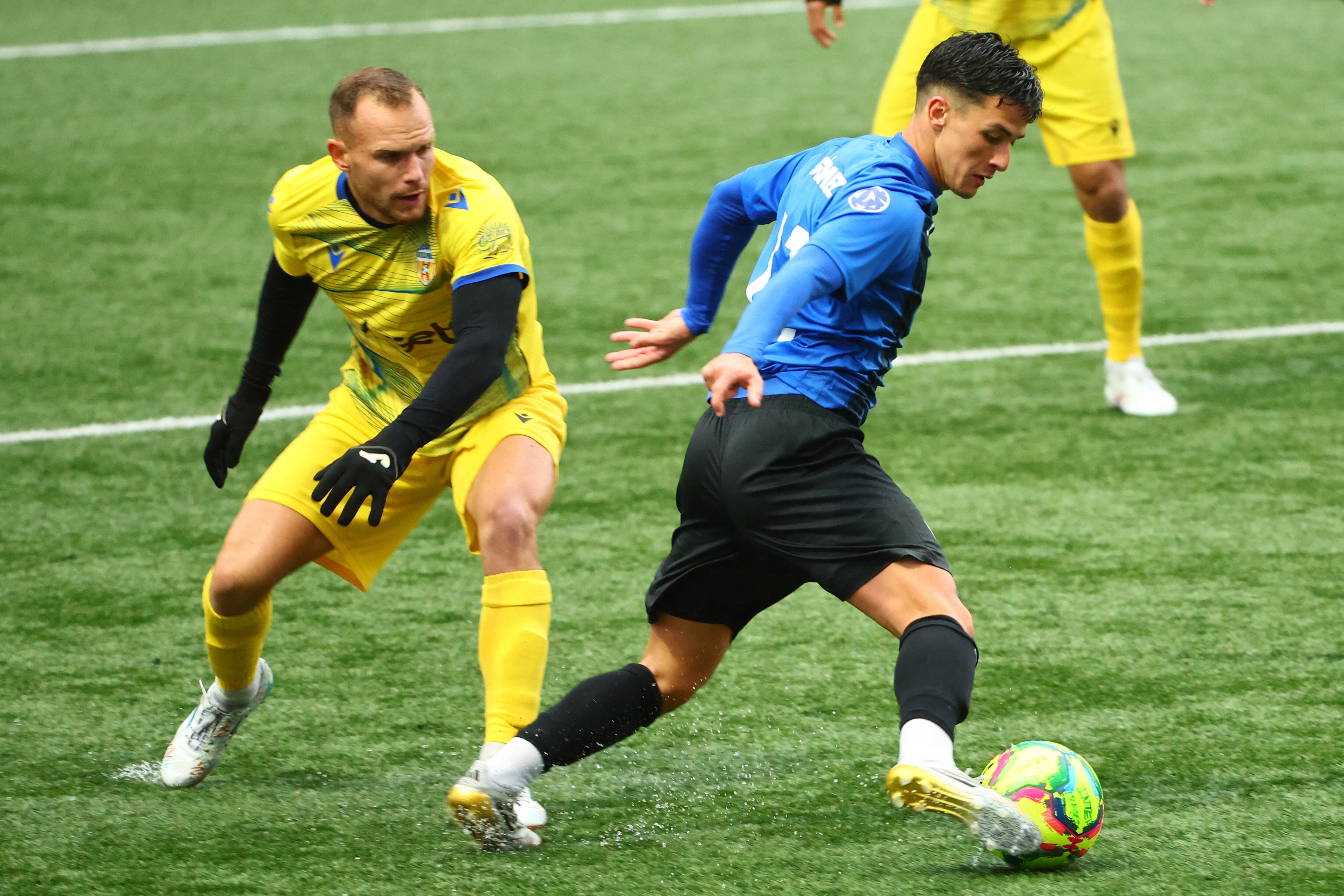 Un instant del partit disputat aquest dimecres entre l&#039;Inter Escaldes i el Ranger&#039;s que va acabar en empat i que deixa els dos equips coliders de la lliga.