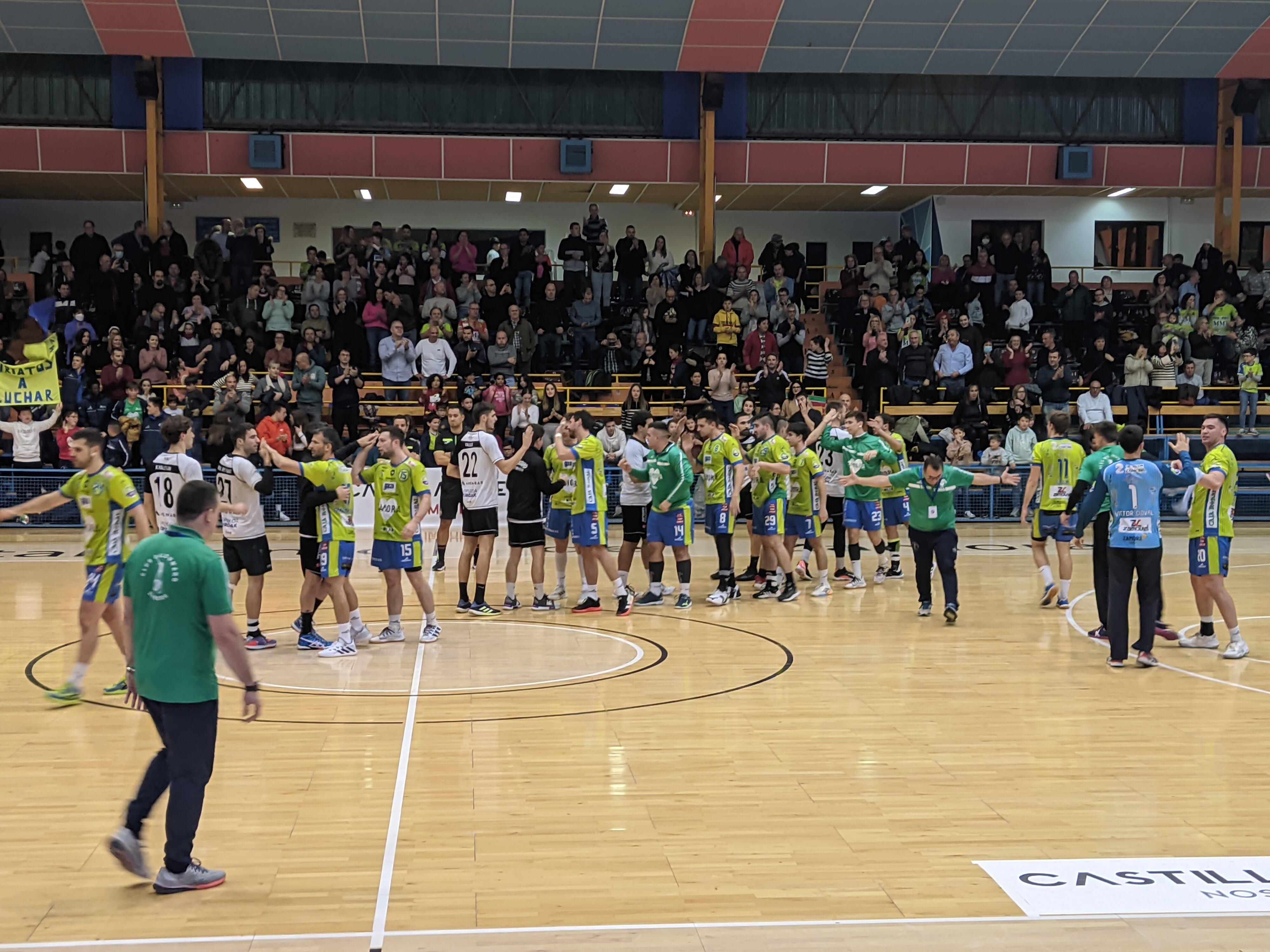 El Balonmano Zamora Enamora celebra la victoria