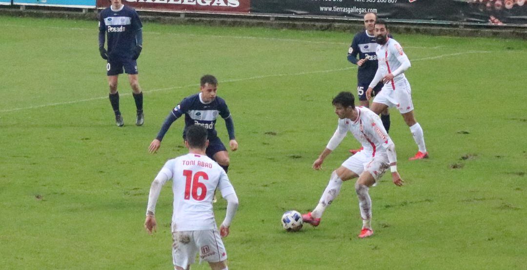 El balón le hizo a un guiño a Héctor Hérnadez, que sentenció el triunfo leonés