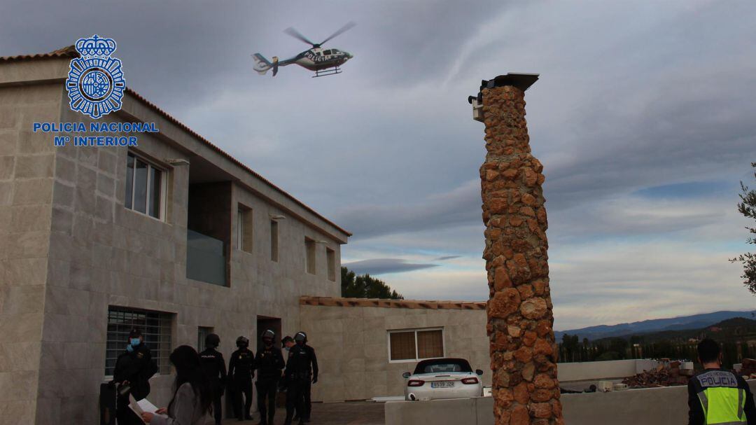 Uno de los registros llevados a cabo por la Policía Nacional - POLICÍA NACIONAL - Archivo