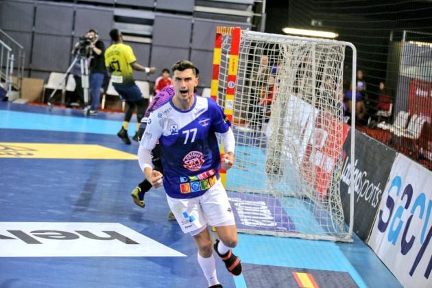 Josep Folques tras anotar un tanto ante Bidasoa Irún