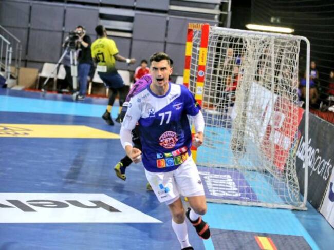 Josep Folques tras anotar un tanto ante Bidasoa Irún