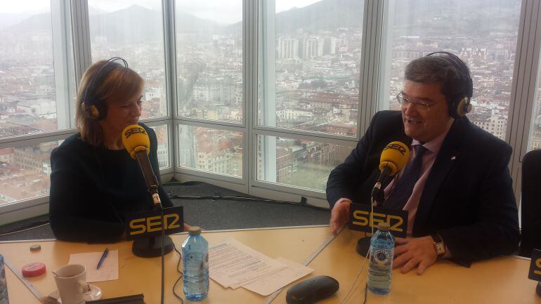 Juan María Aburto, alcalde de Bilbao, en Hoy por Hoy, desde la planta 23 de la Torre Iberdrola.