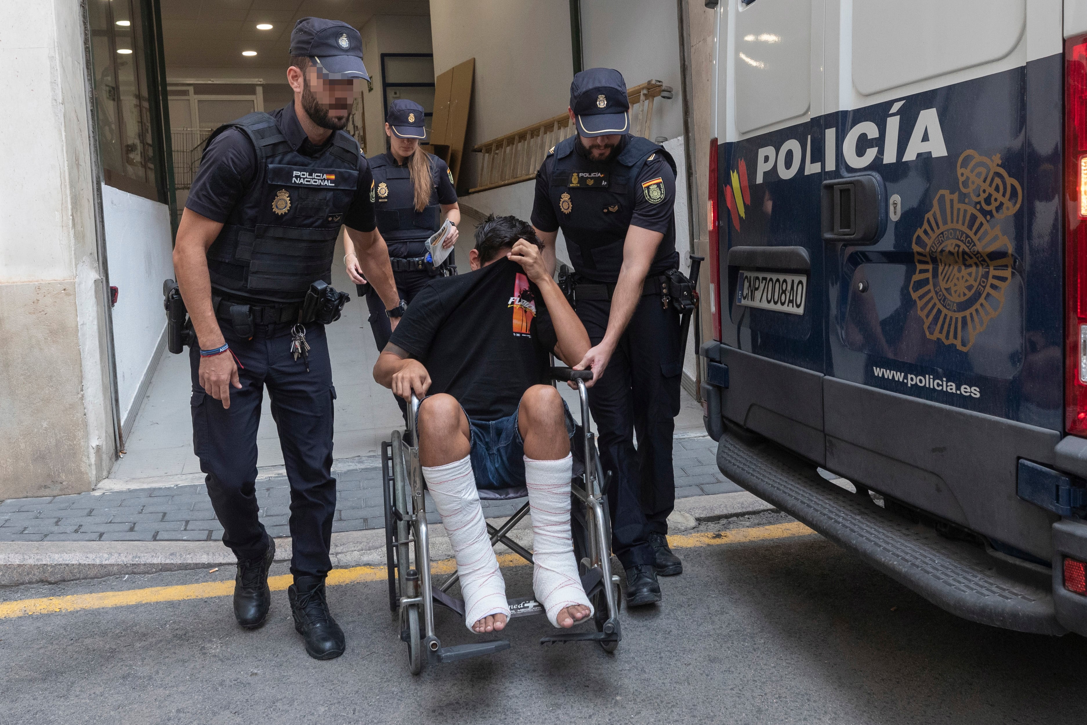 El presunto asesino de una vecina de la pedanía murciana de El Palmar de 63 años que murió de forma violenta en su casa asfixiada con una bolsa de basura en la cabeza, ha pasado a disposición judicial este miércoles en Murcia capital.