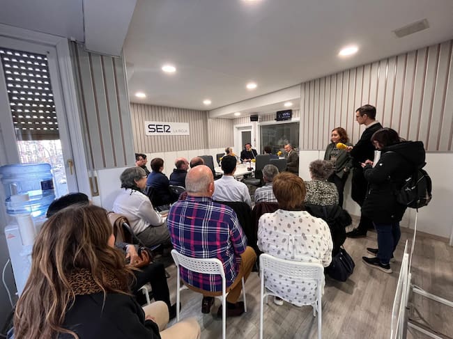 Los oyentes son los protagonistas del Día de la Radio y presencian en directo Hoy por Hoy La Rioja.