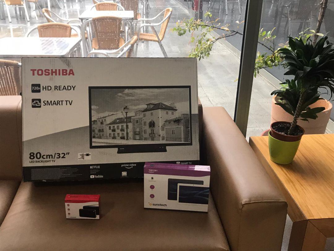 Parte del material donado.