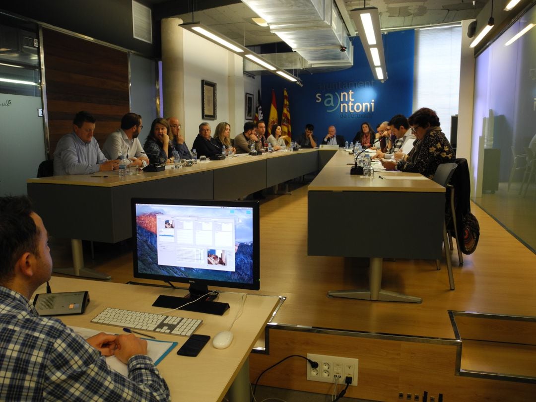 Imagen de archivo de un pleno del Ayuntamiento de Sant Antoni