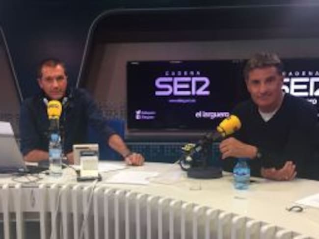 Michel con Manu Carreño en el estudio de El Larguero.