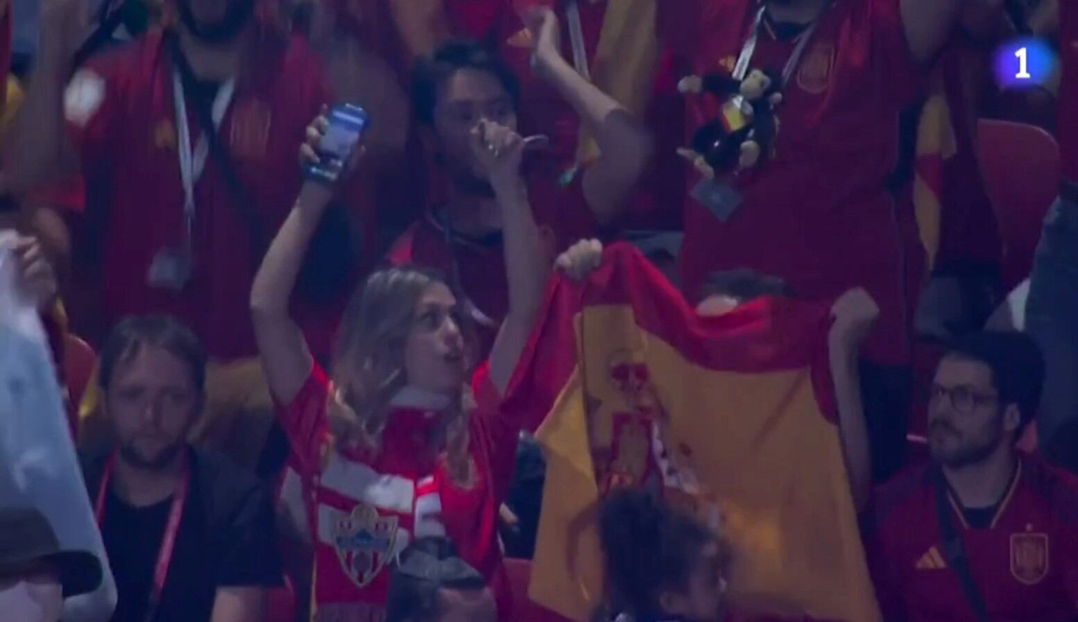 La imagen de la aficionada del Almería que se vio por La 1.
