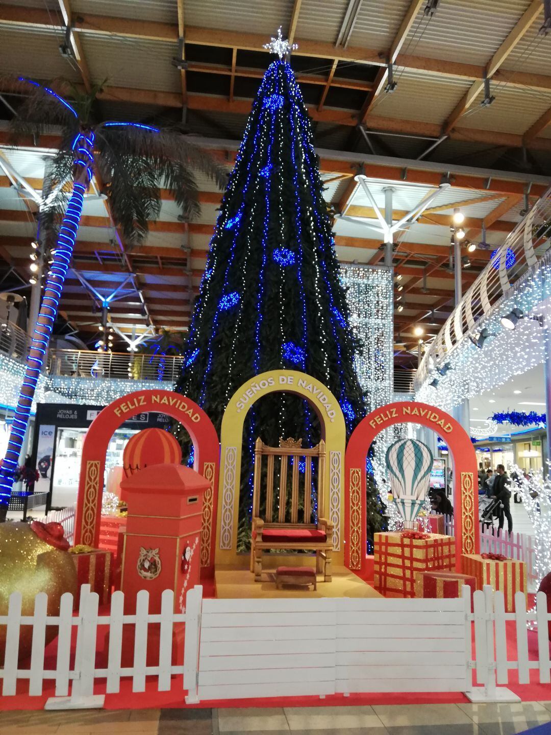 Todo preparado para recibir a Papá Noel y a los pajes reales 