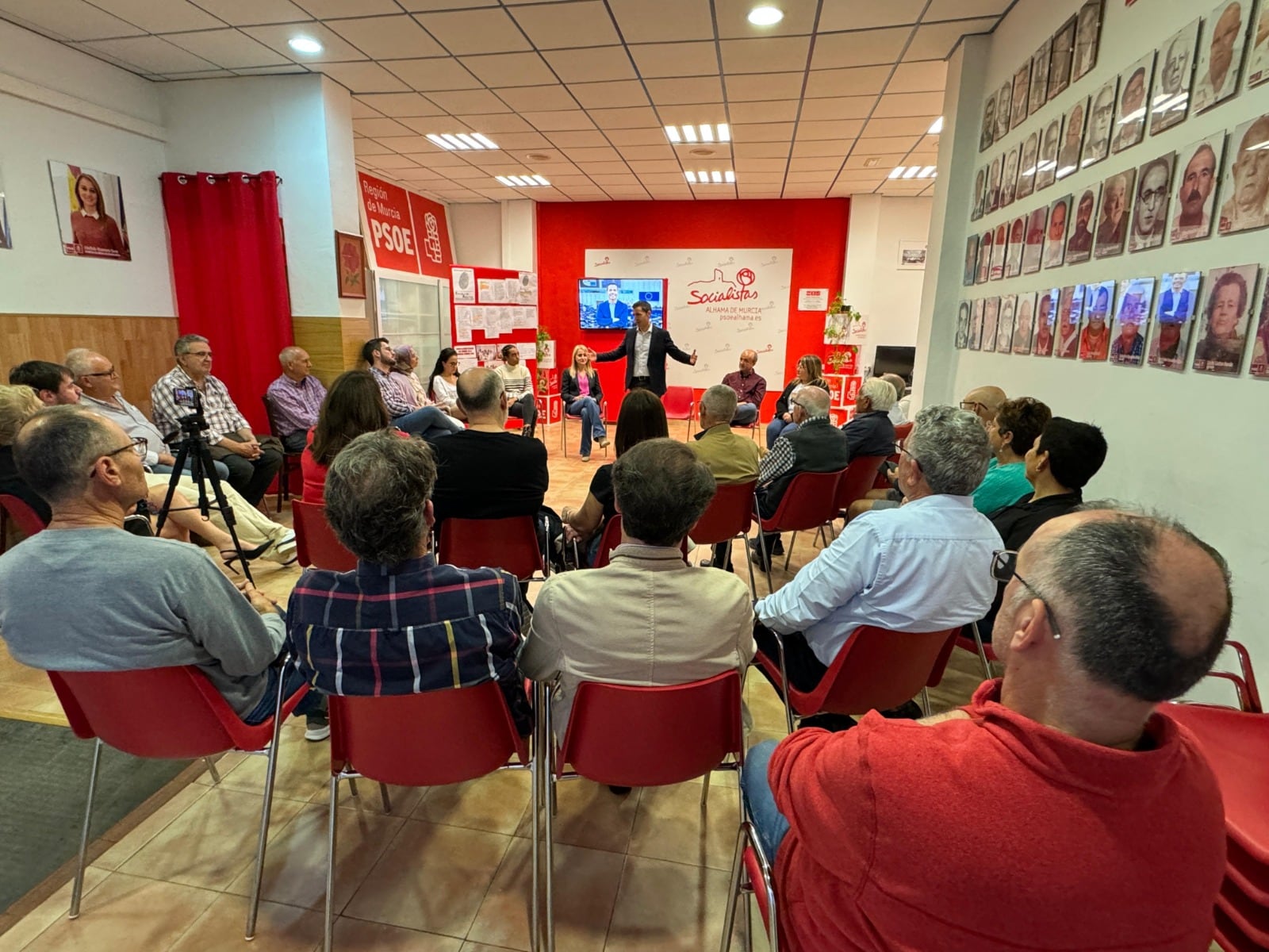 Marcos Ros mantiene un encuentro con militantes en la Casa del Pueblo de Alhama de Murcia