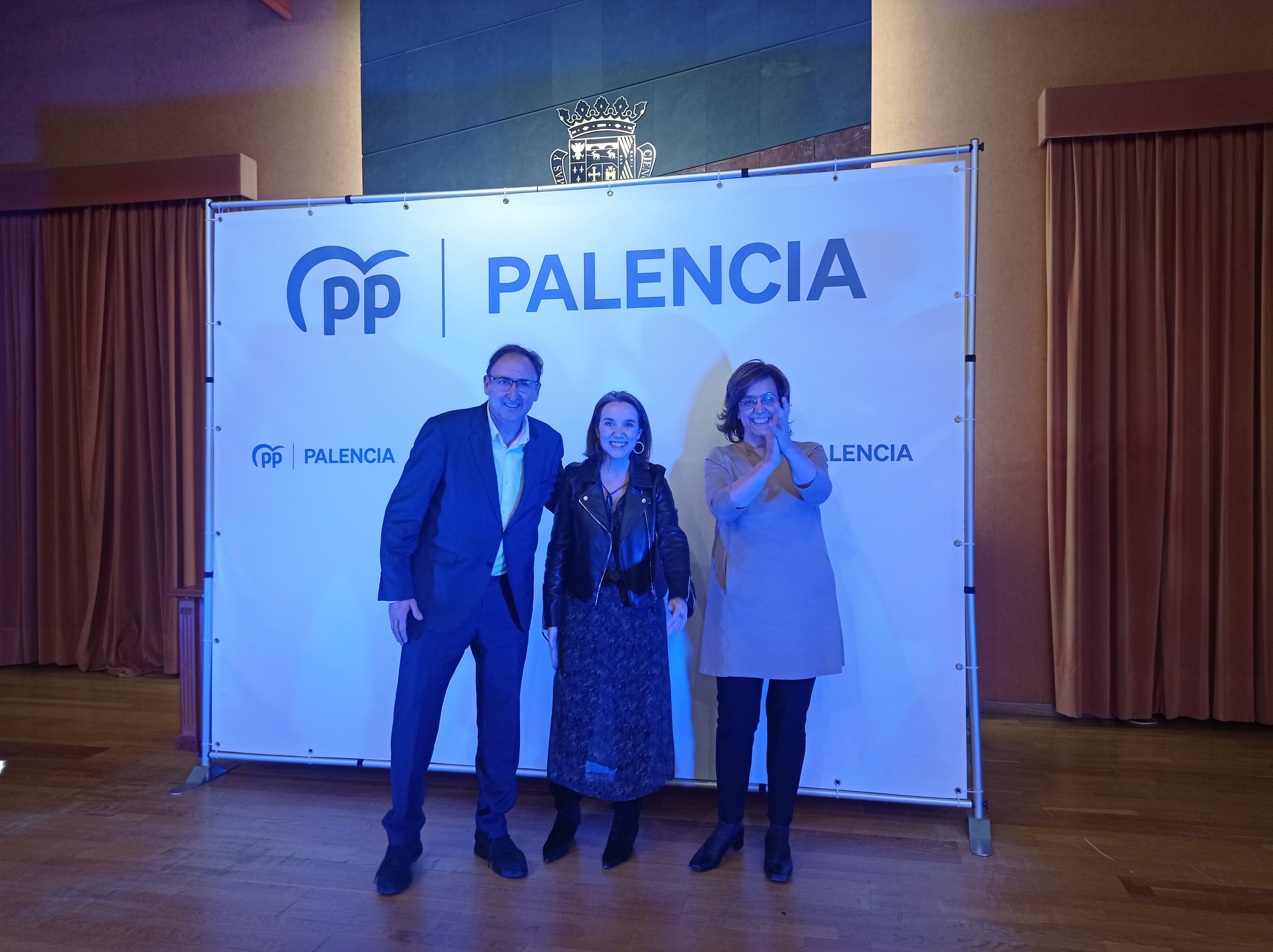 Alfonso Polanco, Cuca Gamarra y Ángeles Armisén en acto celebrado en Palencia