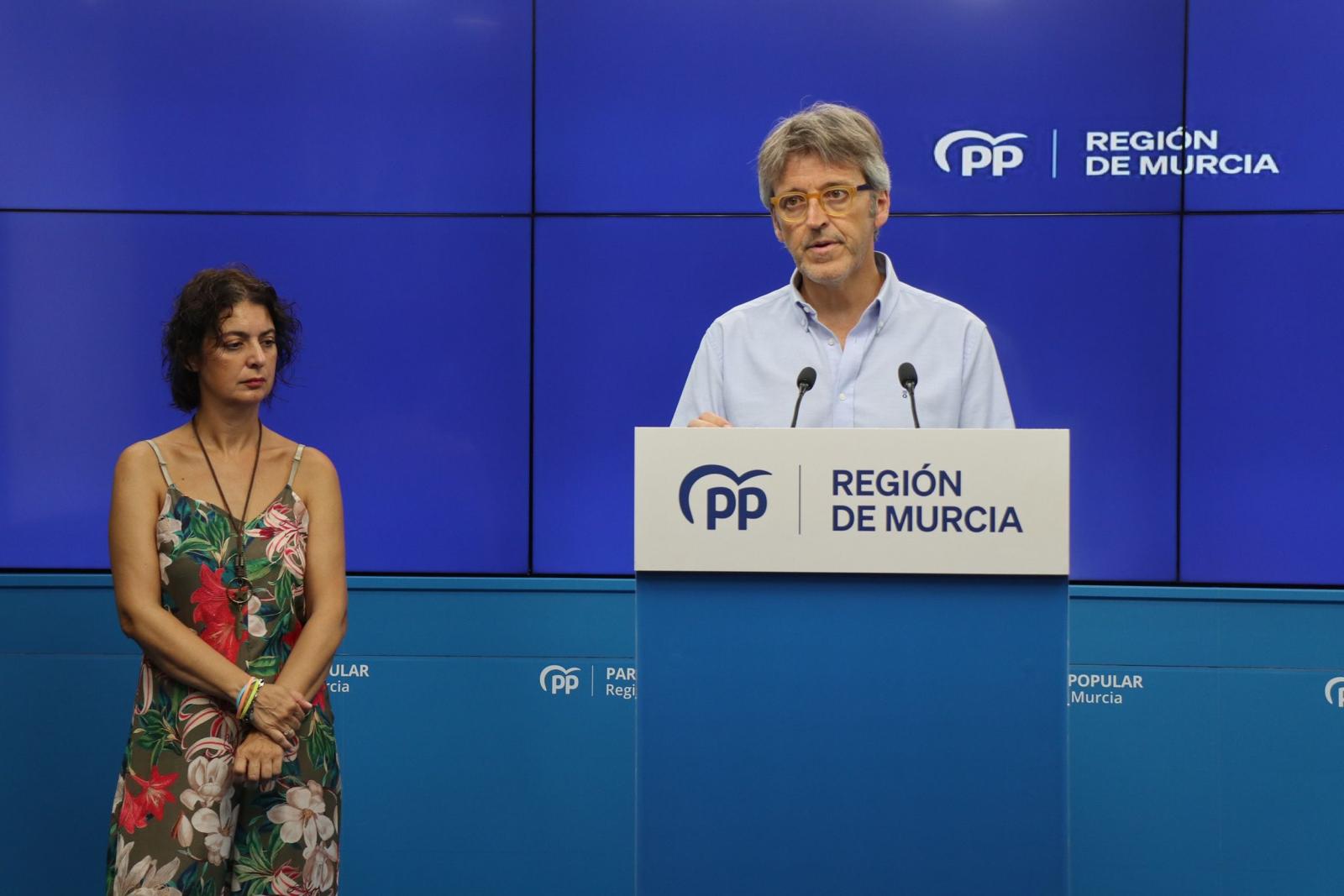 El vicesecretario de Desarrollo Económico del Partido Popular de la Región de Murcia Luis Alberto Marín comparece ante la prensa en la sede del PP.