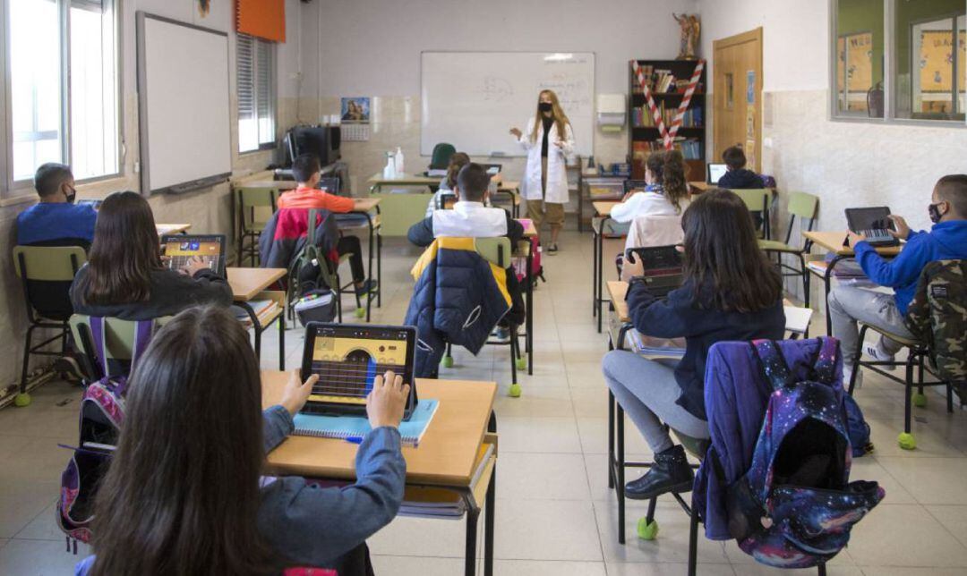 Llegan los primeros medidores de CO2 a las aulas