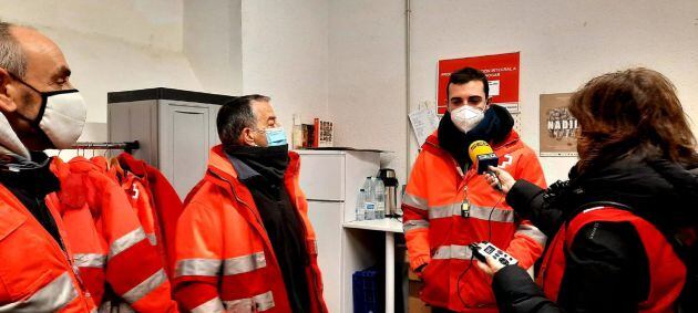 Radio Zaragoza ha recorrido las calles de Zaragoza junto a Cruz Roja, en el operativo invernal