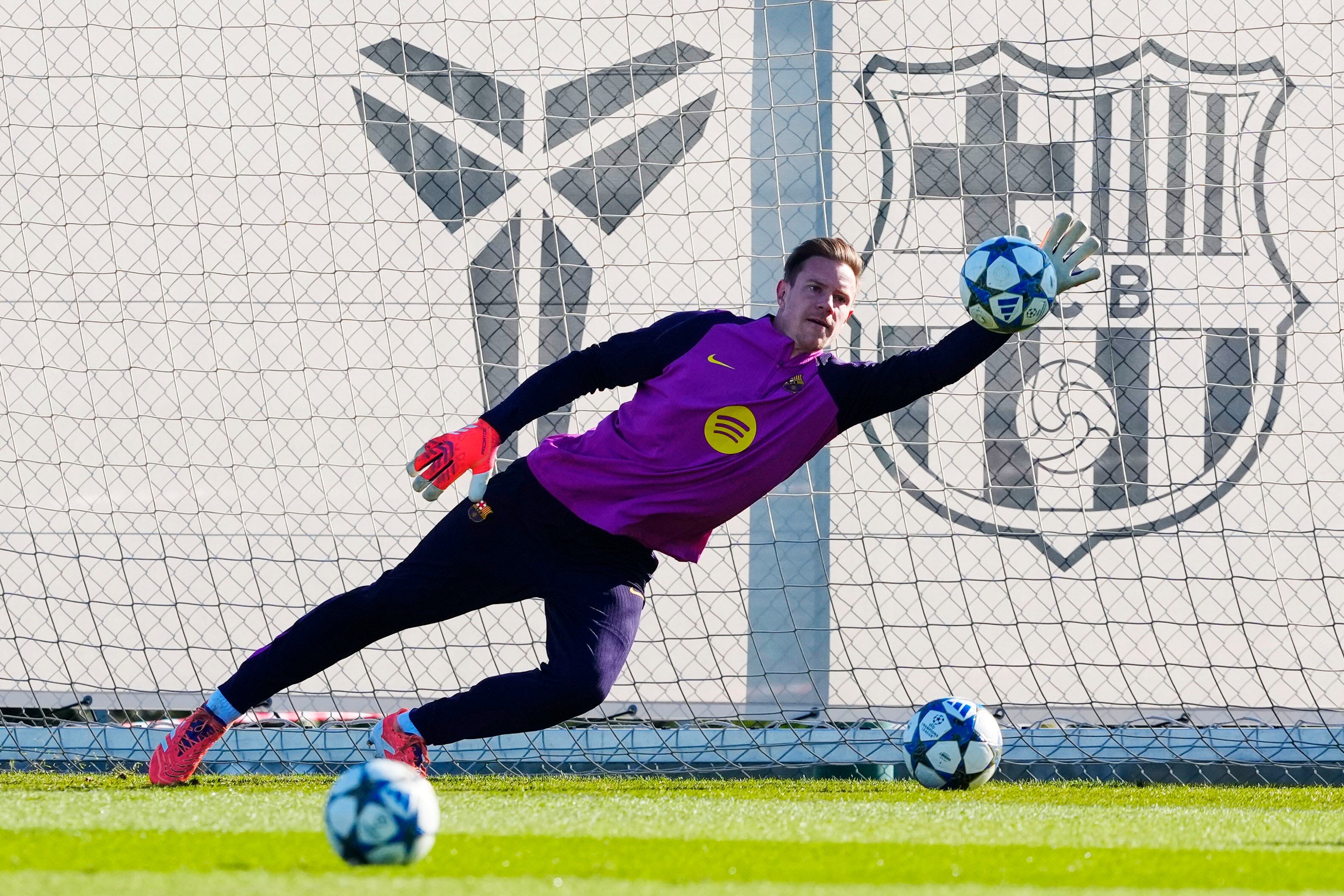 Ter Stegen, durante un entrenamiento con el FC Barcelona durante la temporada 2025/26