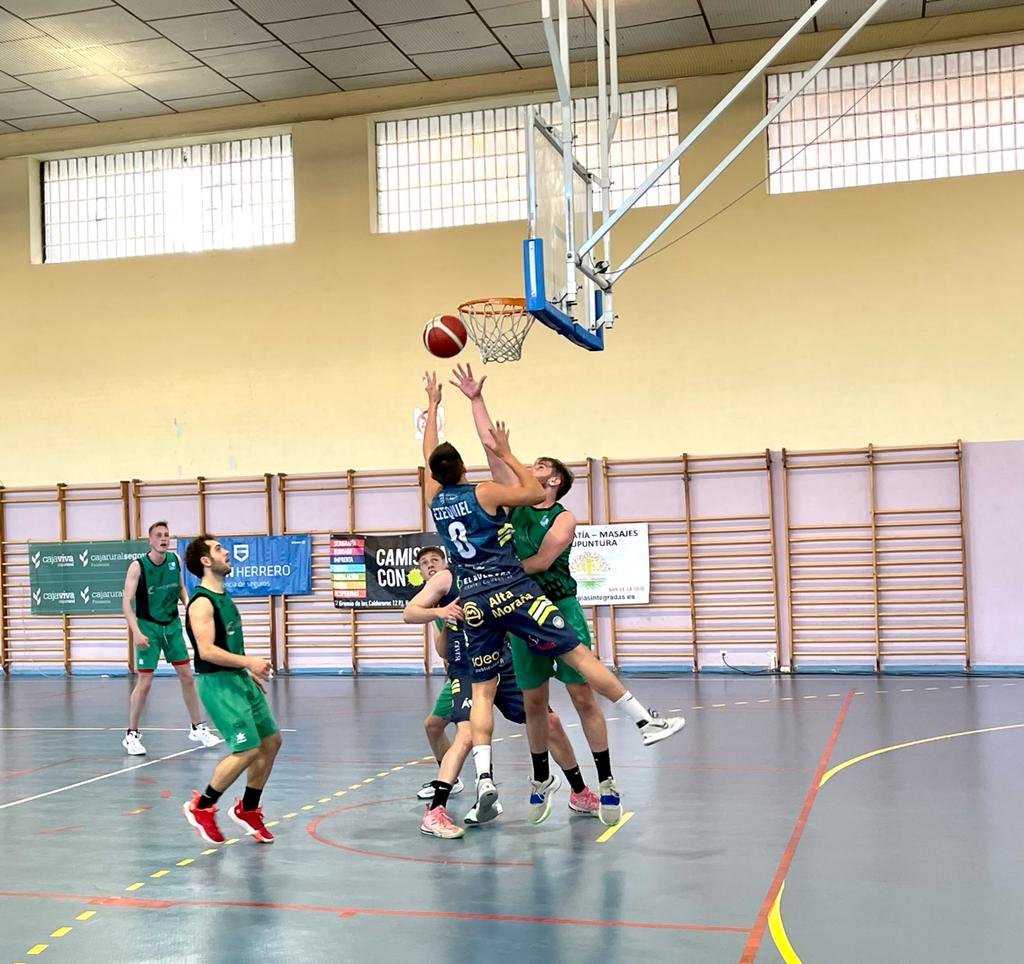 Ezequiel Herrera entra a canasta en el partido frente a Claret Innoporc