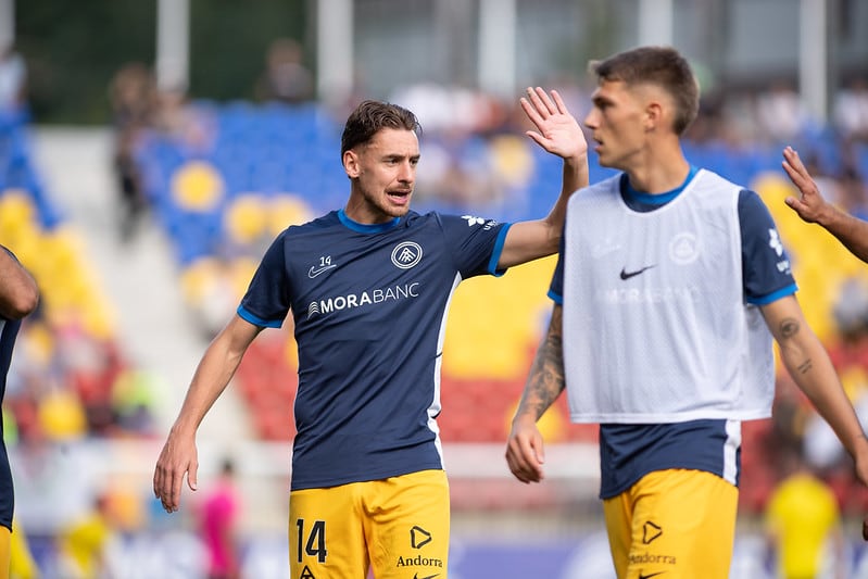 El capità, Sergio Molina, abans del partit contra el Mirandés