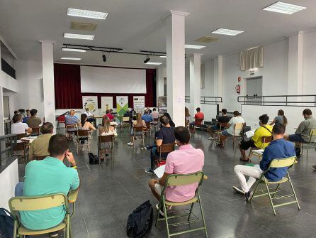 Alumnos asistenes, guardando todas las medidas de seguridad por el COVID 19