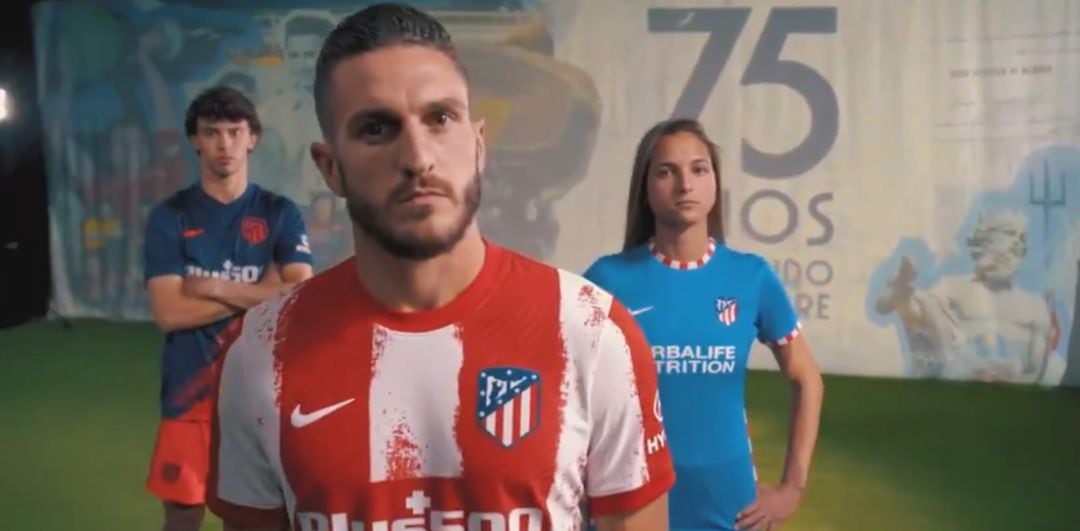 Tres de las cuatro camisetas del Atlético para la temporada 2021-22.