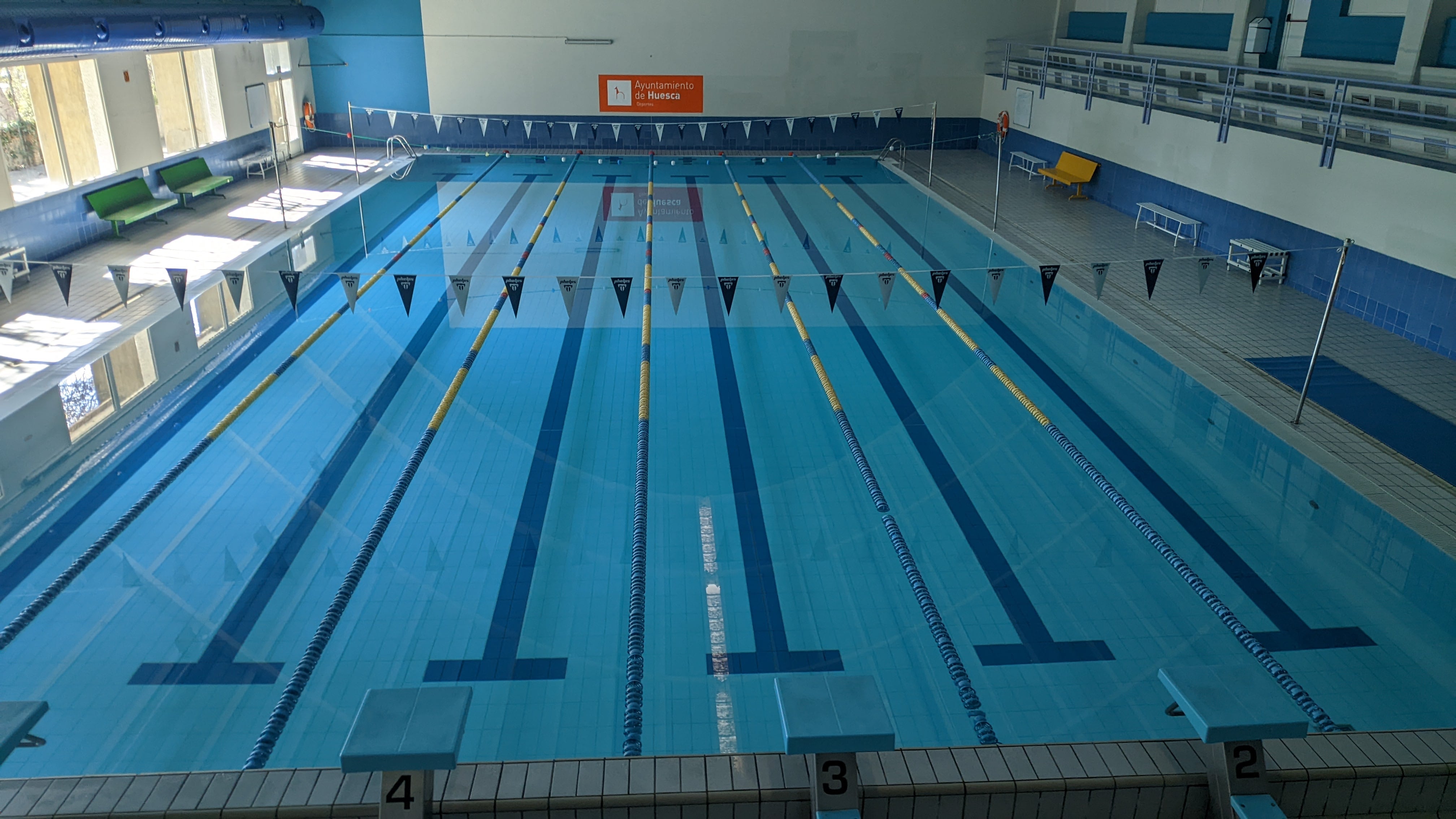 Interior de la piscina municipal de "El Parque"
