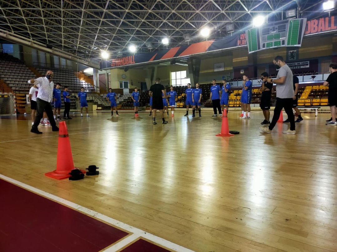 El ABANCA Ademar en su primera sesión de entrenamiento 