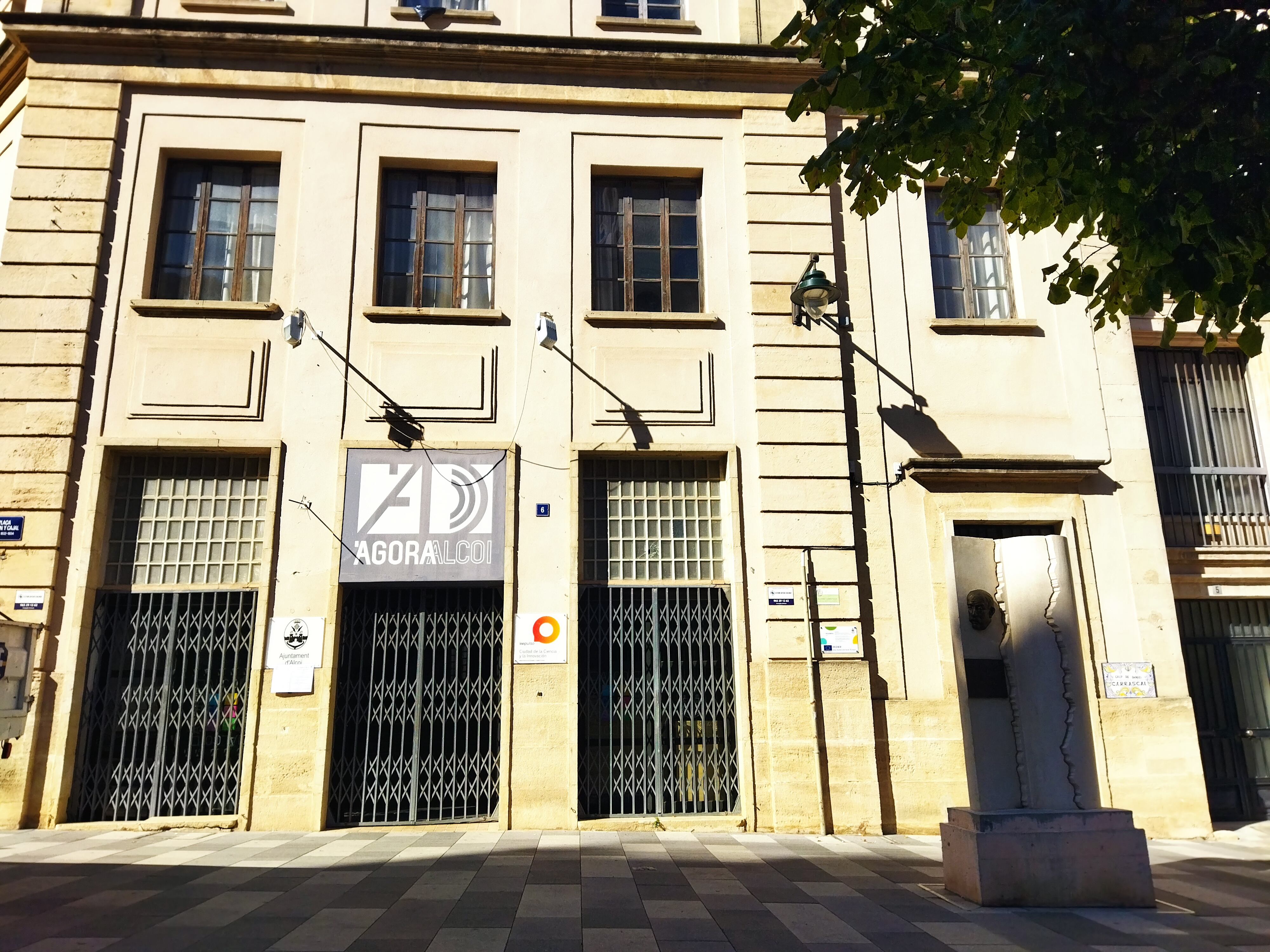 La sala Àgora acogerá entre el 8 y 12 de octubre la Fira del Llibre en Valencià i productes artesans además de las actividades que estaban previstas en La Glorieta.