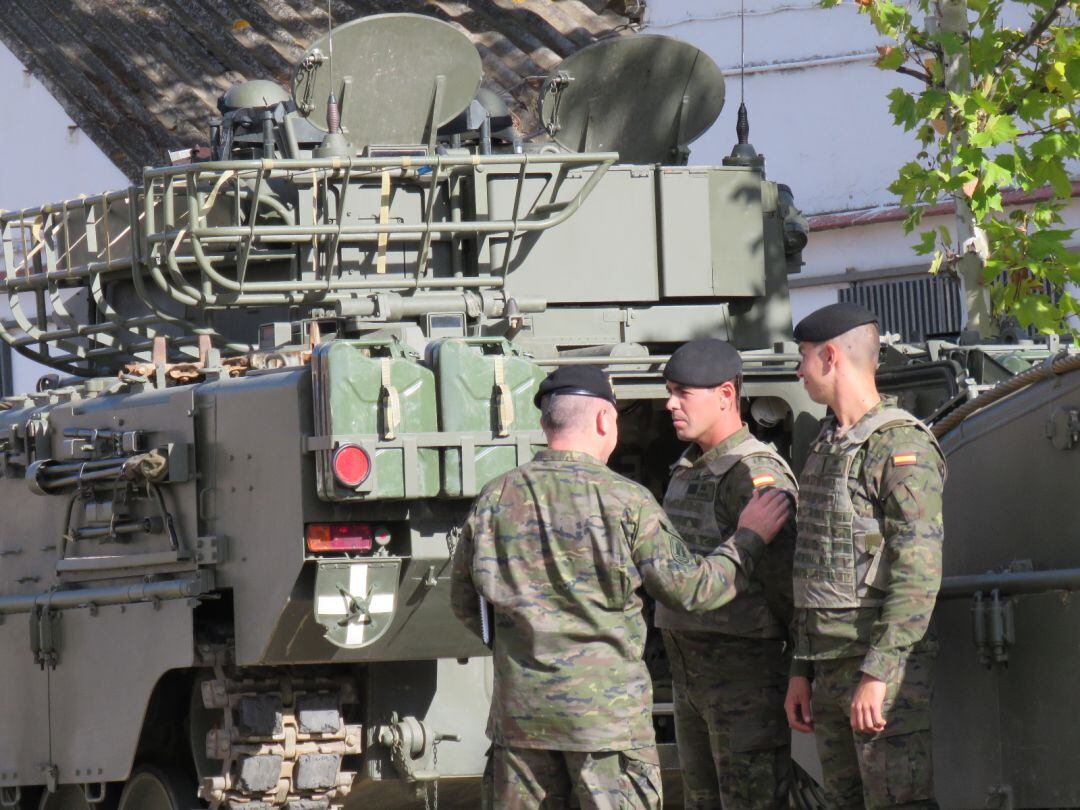 Militares de la Brigada Guzmán el Bueno X, en la base de Cerro Muriano