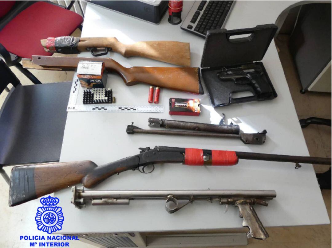 La Policía Nacional encontró varias armas en su registro