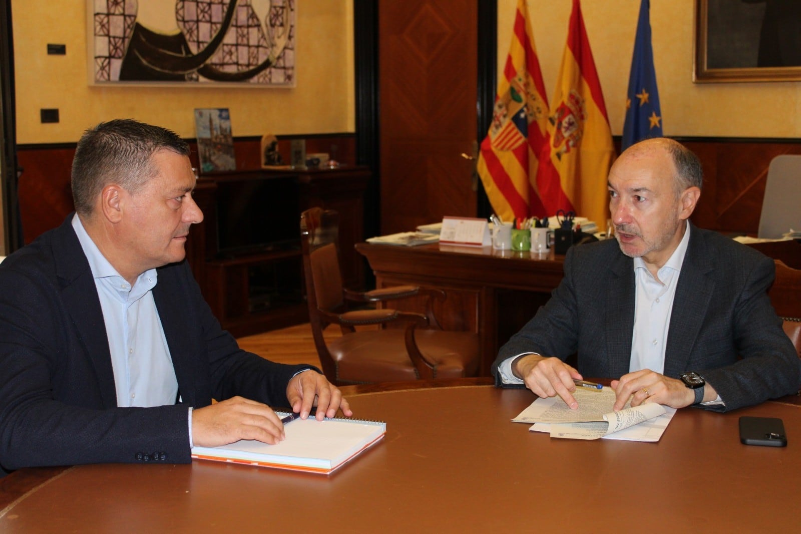 Fernando Sabés con el Delegado del Gobierno Fernando Beltrán. Foto: Ayto de San Esteban de Litera