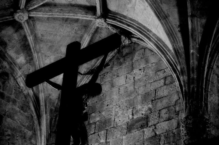 Imagen de Cristo en la cruz en el monasterio de San Jerome en Belem, Portugal