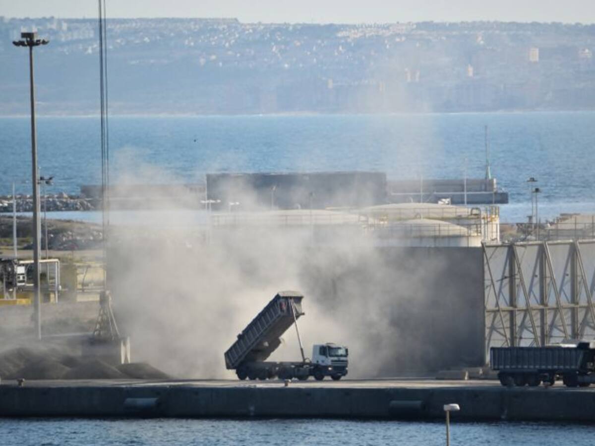 El Puerto cede y optará por las naves cerradas en depresión