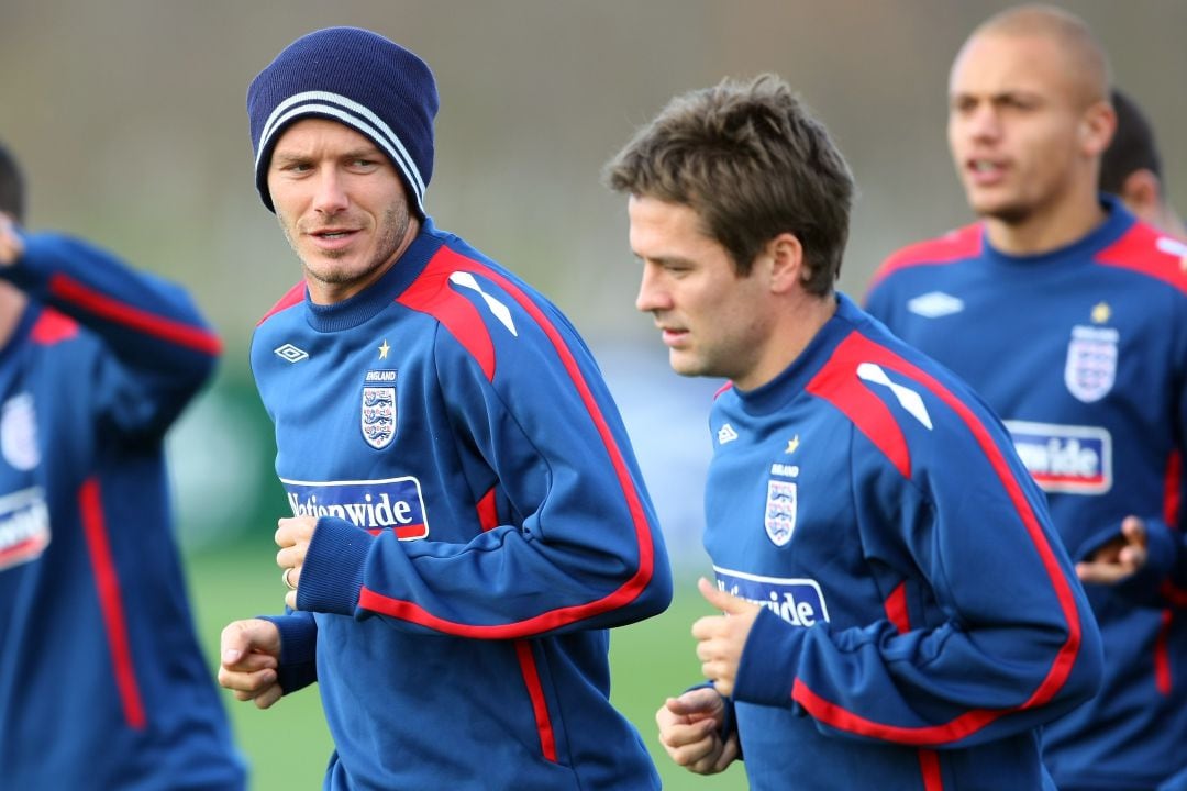 Beckham y Owen en una foto de archivo con la selección inglesa.