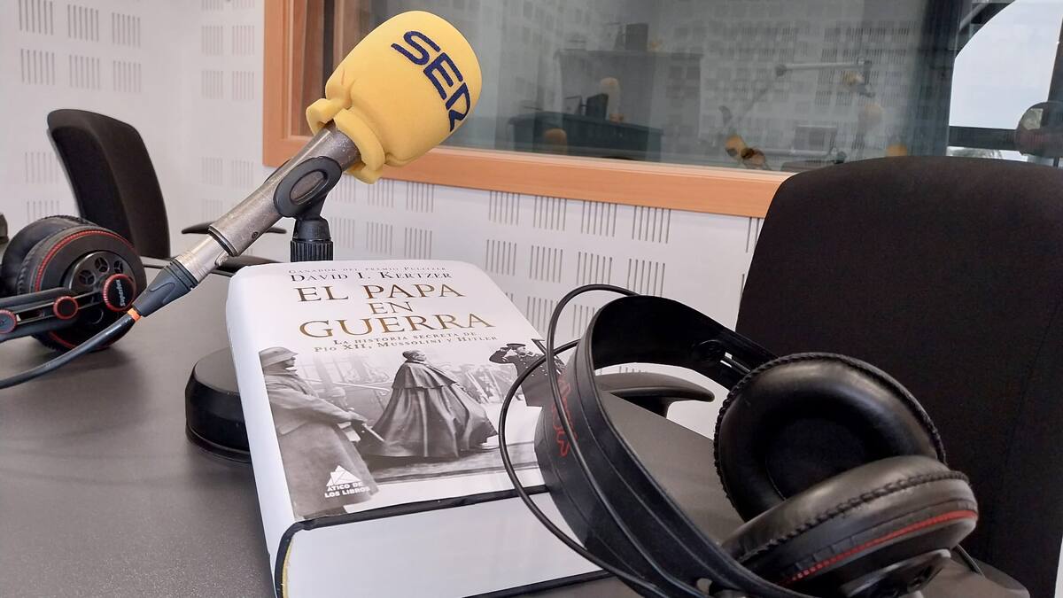 Entrevistamos a David I. Kertzer, que ha publicado los resultados de su investigación en ‘El Papa en guerra’ (Atico, 2024).