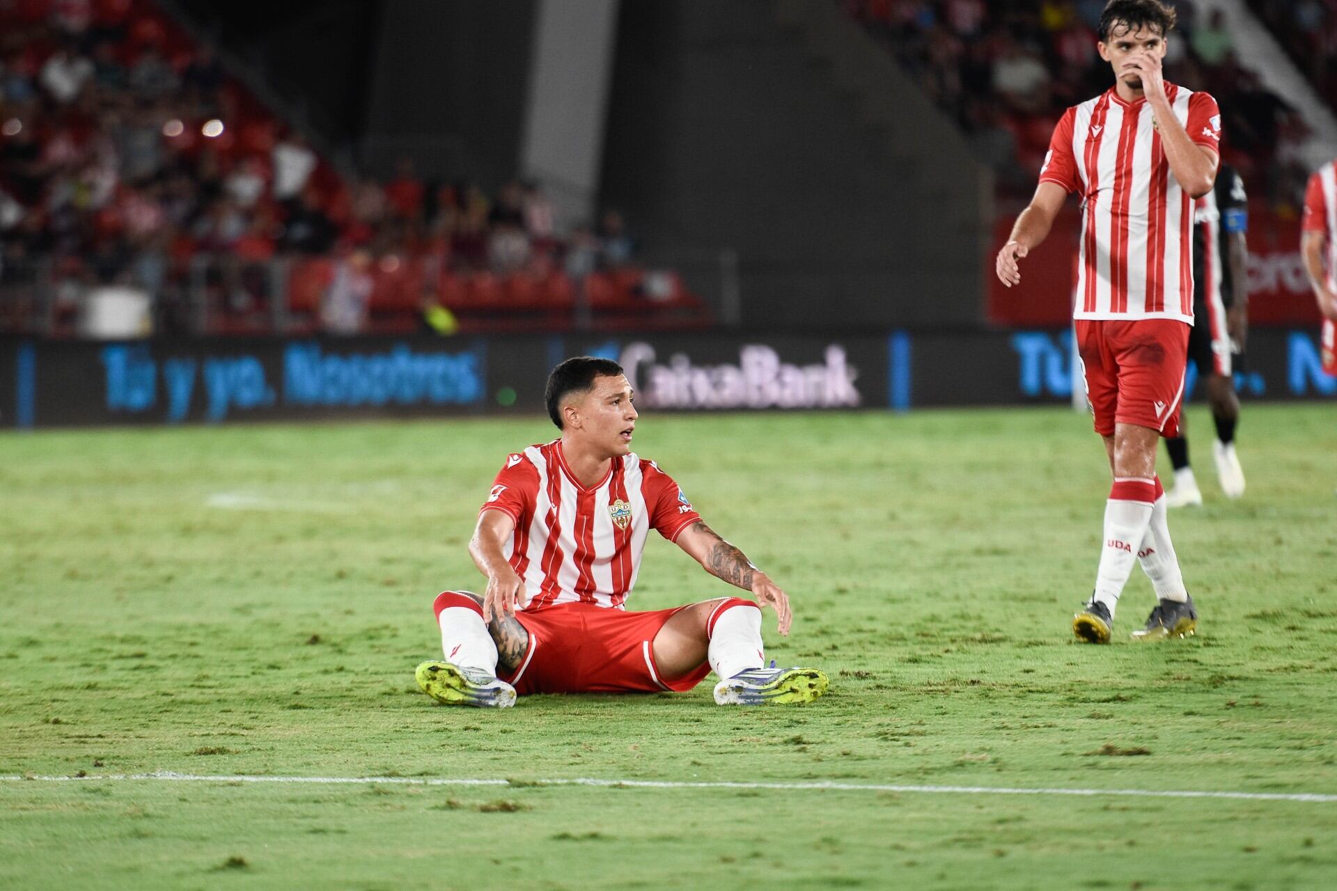 Thalys tiene que cargar con la cruz de sustituir a Luis Suárez para el gol.