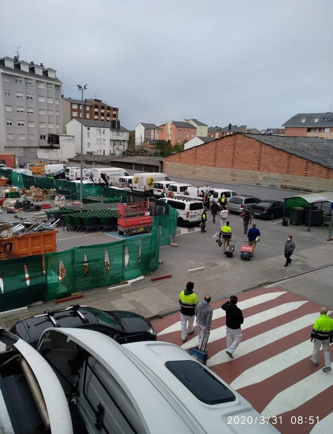 Los trabajadores del supermercado que se está levantando en Bembibre