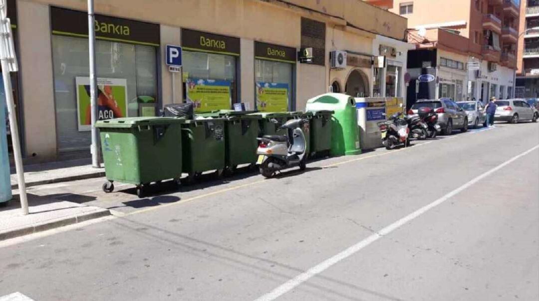 Contenedores en la calle Sagunto.