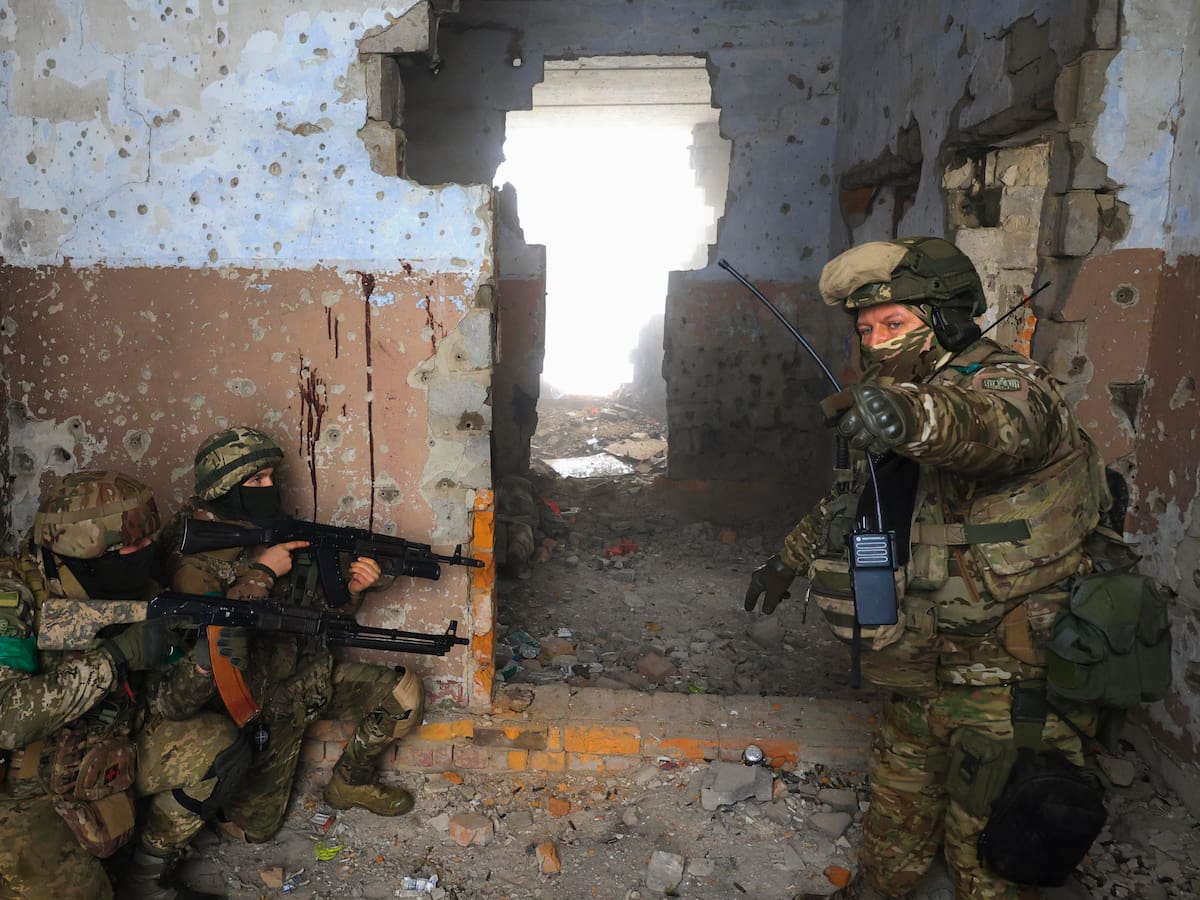 Rusia lanza un ataque "masivo" con alrededor de 120 misiles y 90 drones sobre la infraestructura energética de Ucrania